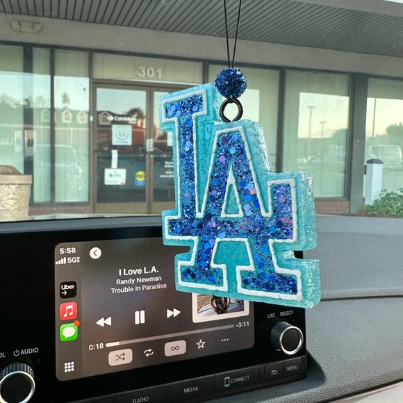 LA Dodgers Logo Hanging Air Freshener - Picture 5 of 5